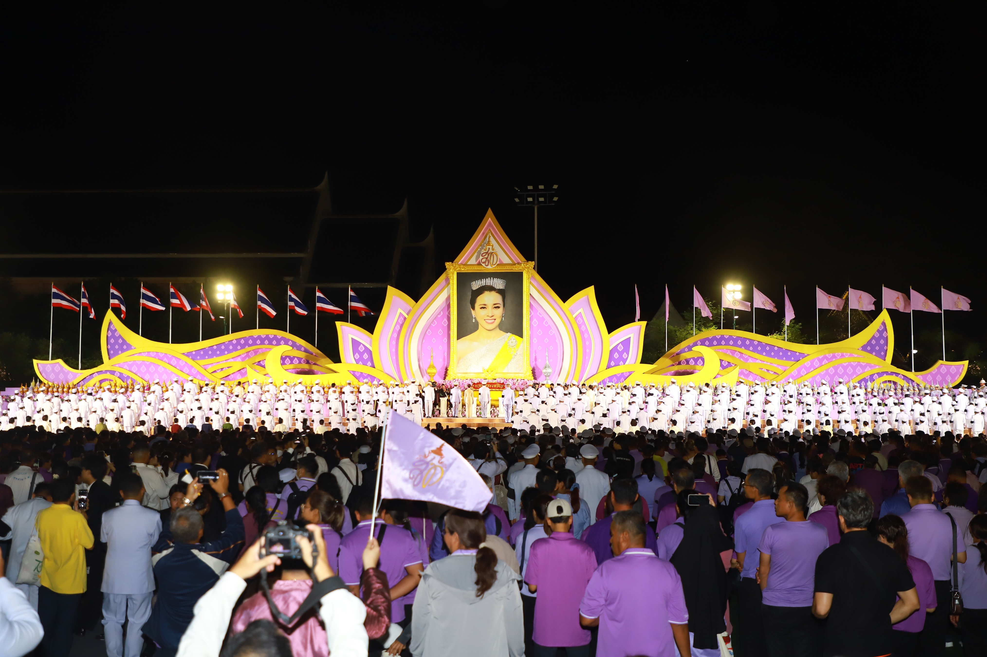 title - ส.ป.ก. ร่วมพิธีจุดเทียนถวายพระพรชัยมงคลพระนางเจ้าฯ พระบรมราชินี เนื่องในโอกาสพระราชพิธีมหามงคลเฉลิมพระชนมพรรษา 4 รอบ
